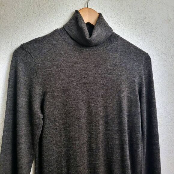 H&M Merino Wool-blend Turtleneck Sweater: XS: Soft Classic Preppy Effortless - Picture 2 of 4